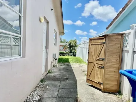 1912 NW 38th Street Oakland Park FL 33309