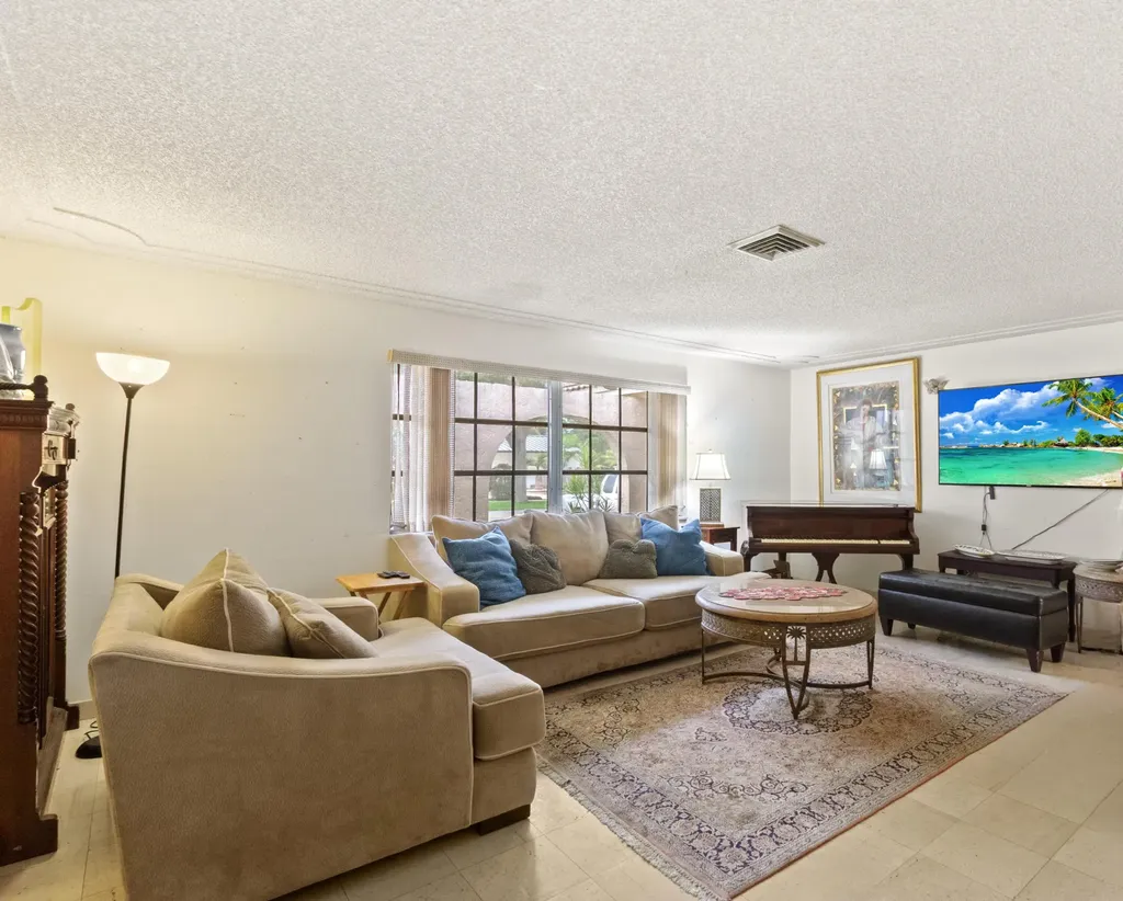 6241 SW 14th Street Plantation FL 33317