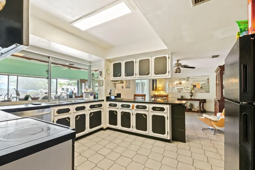 6241 SW 14th Street Plantation FL 33317