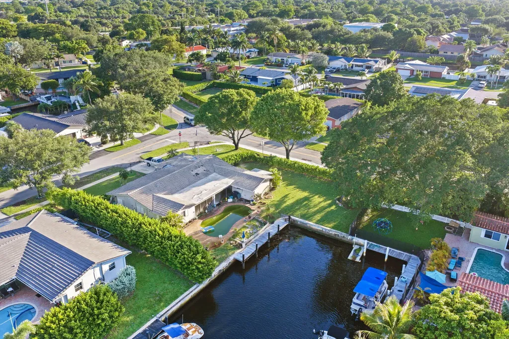 6241 SW 14th Street Plantation FL 33317