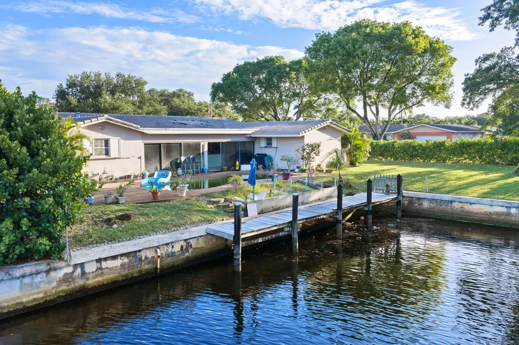 6241 SW 14th Street Plantation FL 33317