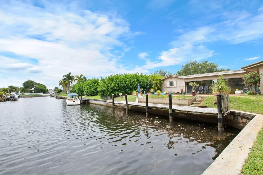 6241 SW 14th Street Plantation FL 33317