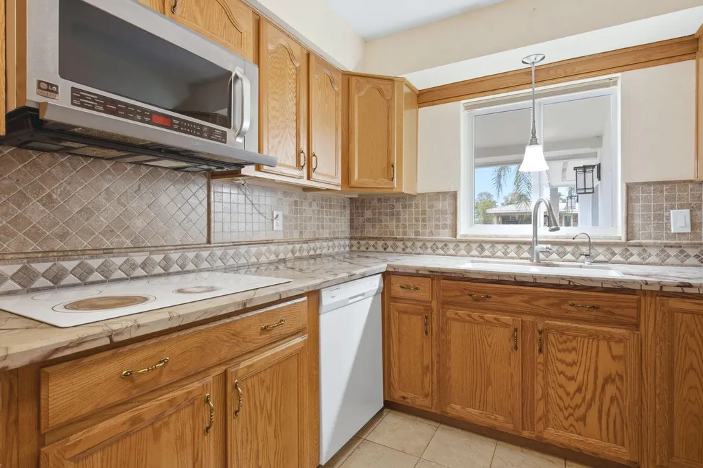 1745 NE 36th Street Oakland Park FL 33334