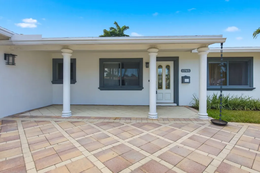 1745 NE 36th Street Oakland Park FL 33334