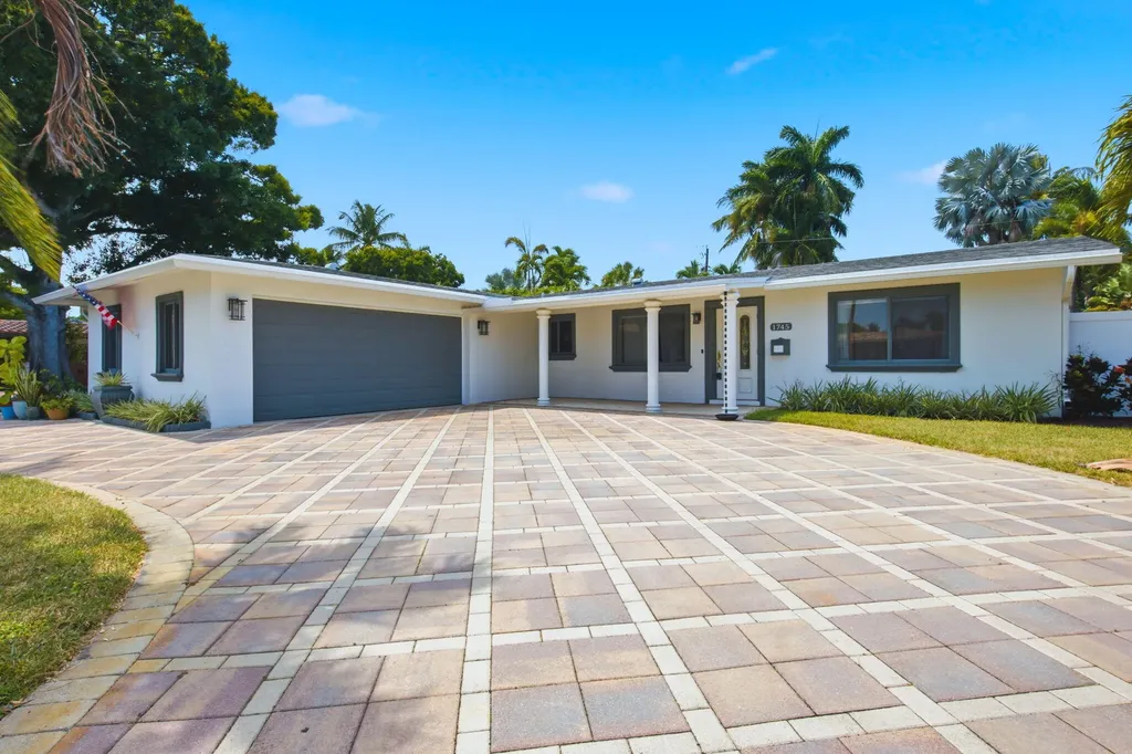 1745 NE 36th Street Oakland Park FL 33334