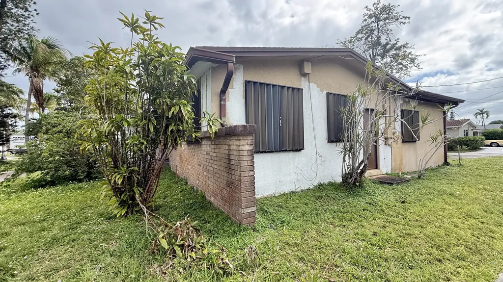 818 N 46th Avenue Hollywood FL 33021
