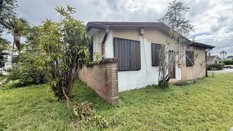 818 N 46th Avenue Hollywood FL 33021