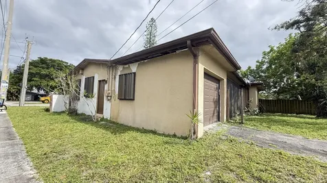 818 N 46th Avenue Hollywood FL 33021