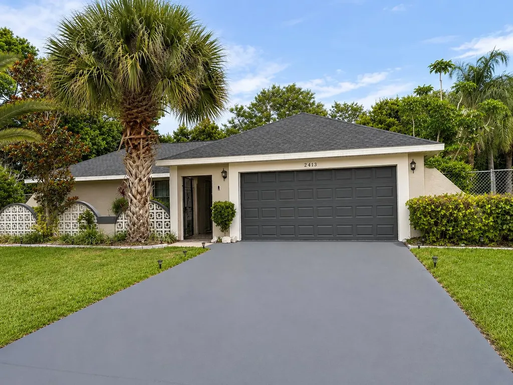 2411 SE Morningside Boulevard Port St Lucie FL 34952