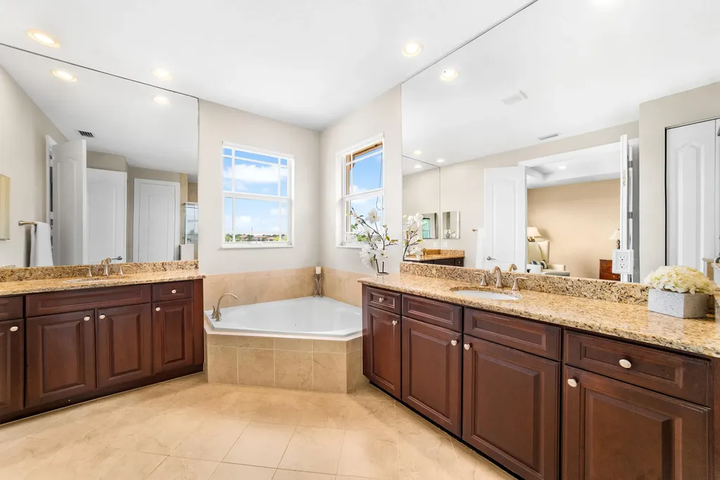 10151 Lake Vista Court Parkland FL 33076