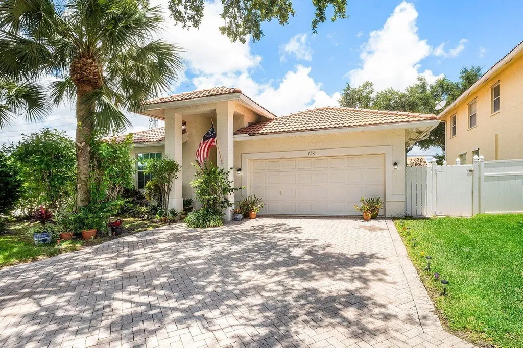 136 Hidden Hollow Terrace Palm Beach Gardens FL 33418