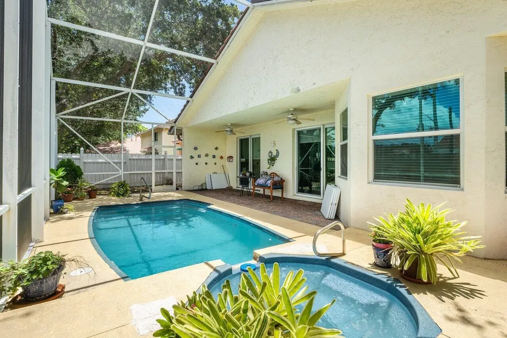 136 Hidden Hollow Terrace Palm Beach Gardens FL 33418