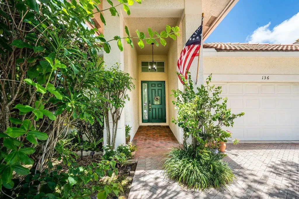 136 Hidden Hollow Terrace Palm Beach Gardens FL 33418