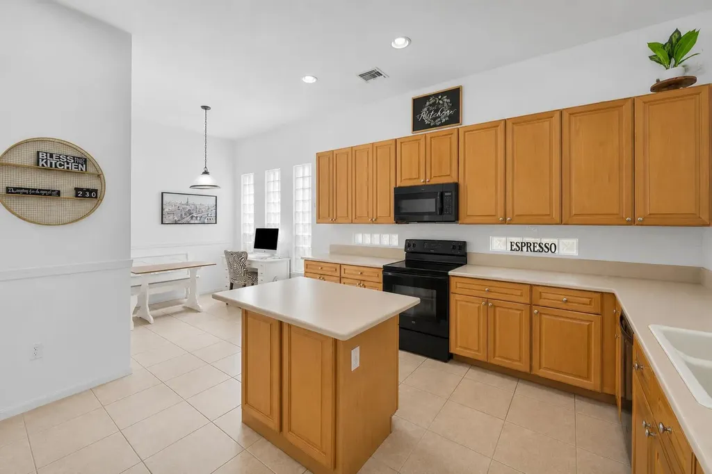 140 Bellezza Terrace Royal Palm Beach FL 33411