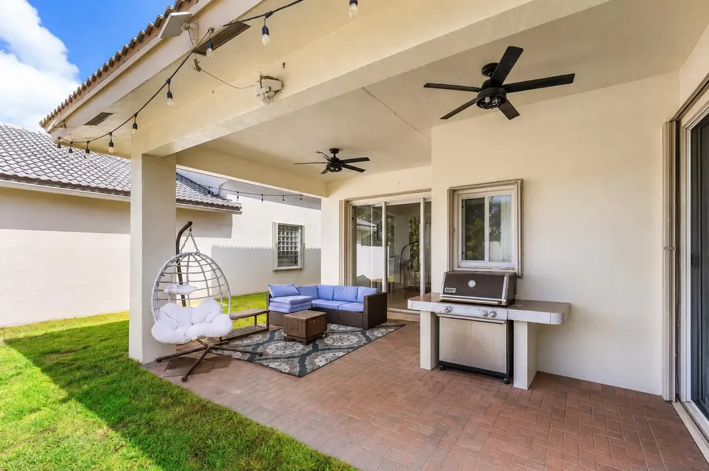 140 Bellezza Terrace Royal Palm Beach FL 33411