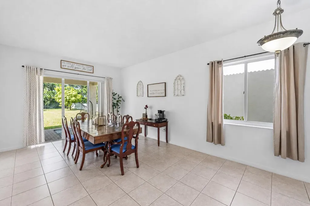 140 Bellezza Terrace Royal Palm Beach FL 33411