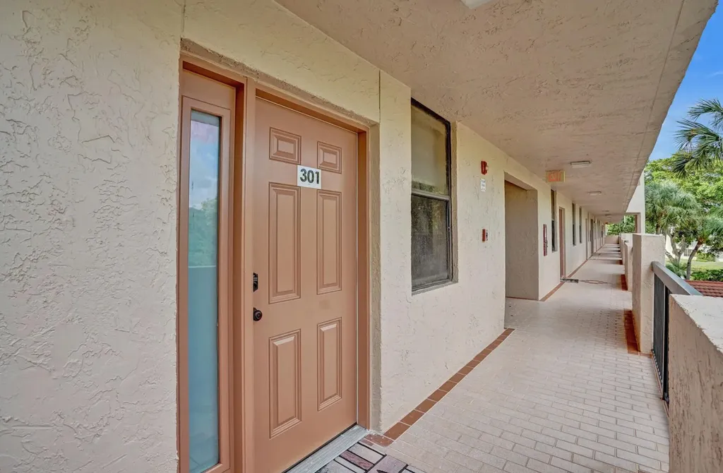 2768 Carambola Circle S Coconut Creek FL 33066