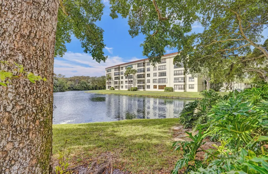2768 Carambola Circle S Coconut Creek FL 33066
