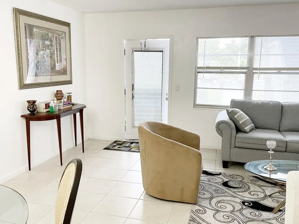 171 Suffolk F Boca Raton FL 33434