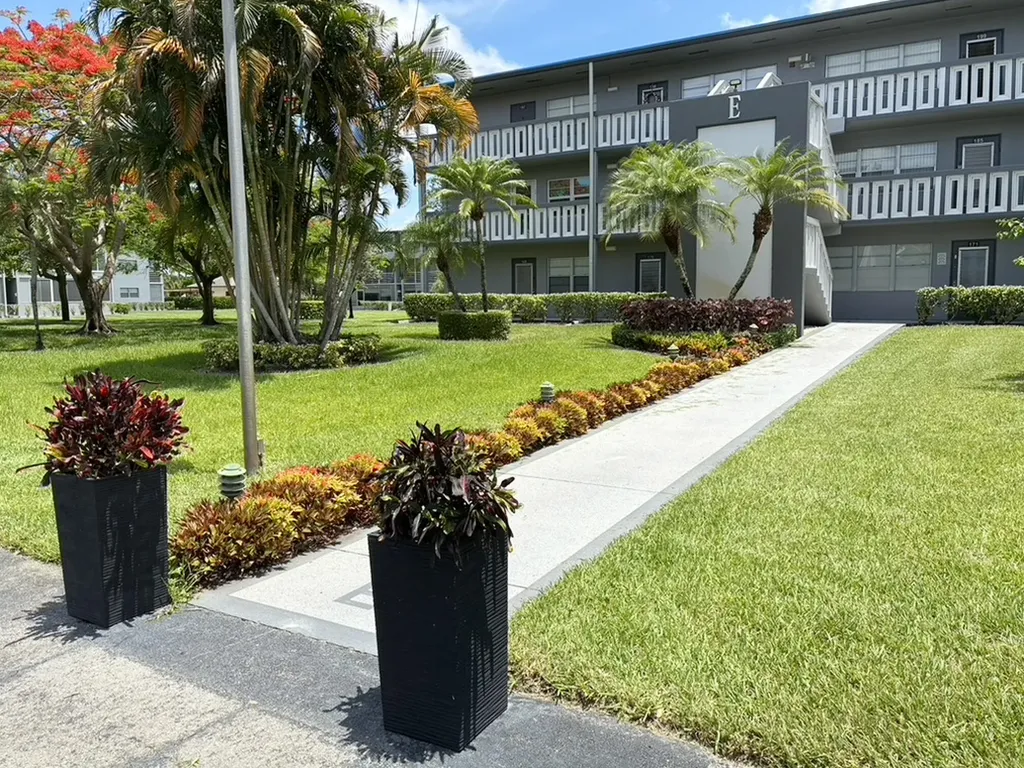 171 Suffolk F Boca Raton FL 33434