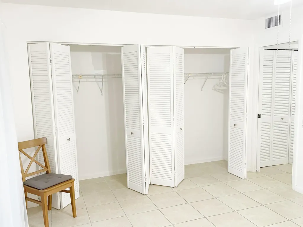 171 Suffolk F Boca Raton FL 33434