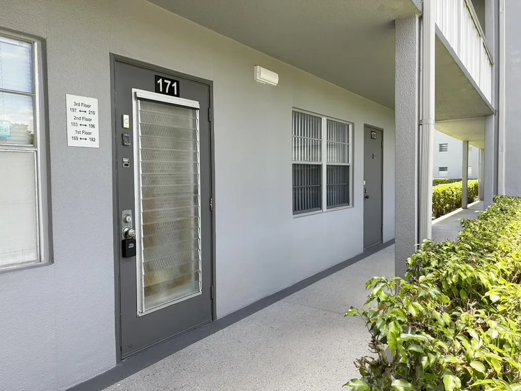171 Suffolk F Boca Raton FL 33434