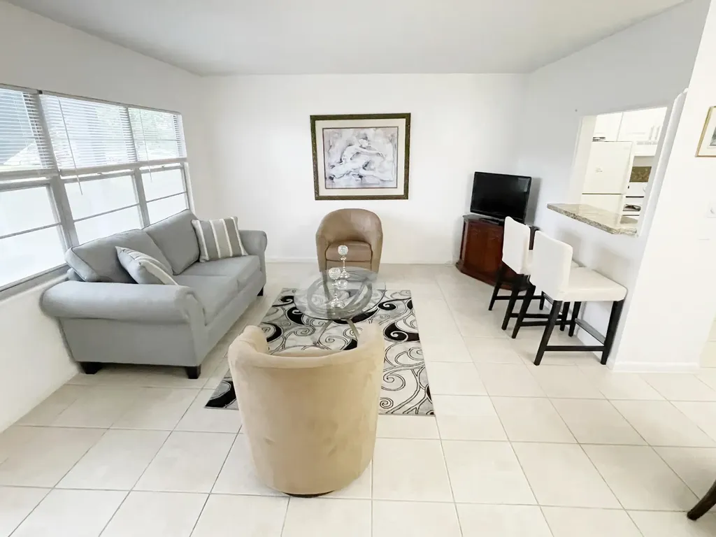 171 Suffolk F Boca Raton FL 33434