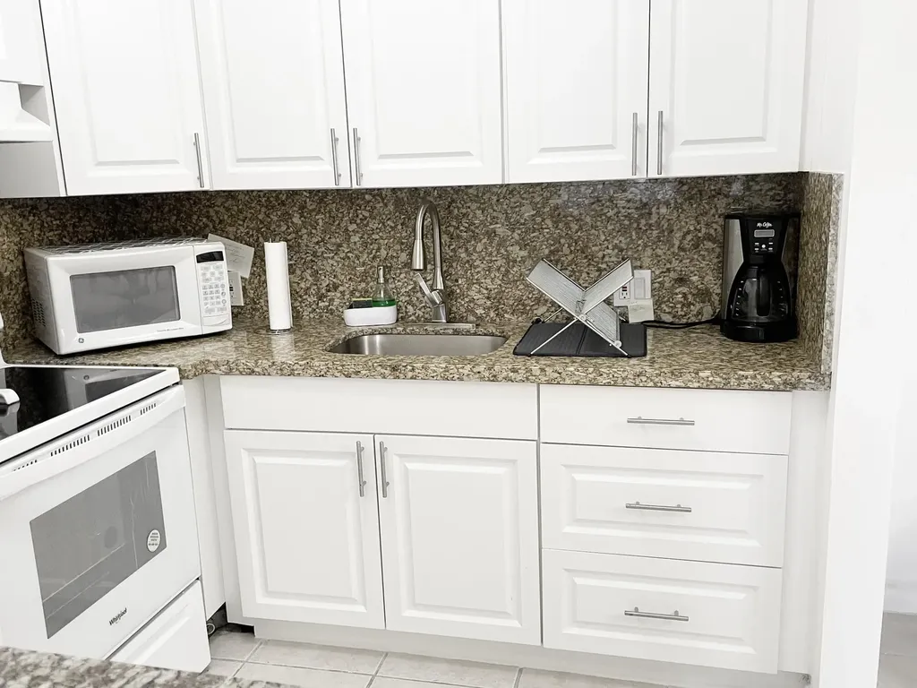 171 Suffolk F Boca Raton FL 33434
