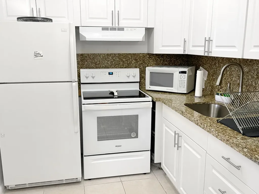 171 Suffolk F Boca Raton FL 33434