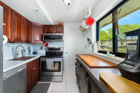 1351 NE 40th Place Oakland Park FL 33334