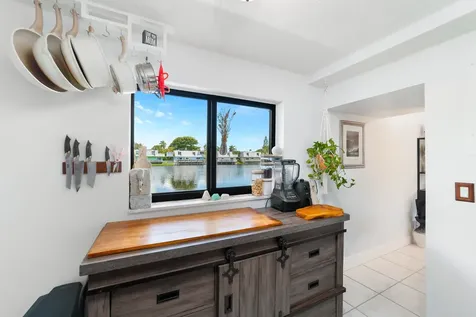 1351 NE 40th Place Oakland Park FL 33334