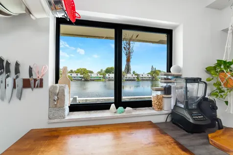 1351 NE 40th Place Oakland Park FL 33334