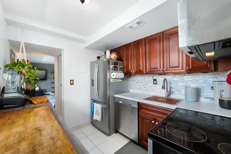 1351 NE 40th Place Oakland Park FL 33334