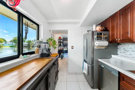 1351 NE 40th Place Oakland Park FL 33334
