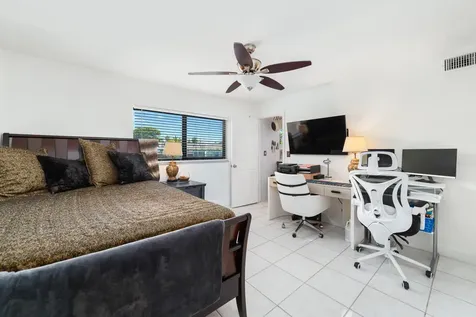 1351 NE 40th Place Oakland Park FL 33334