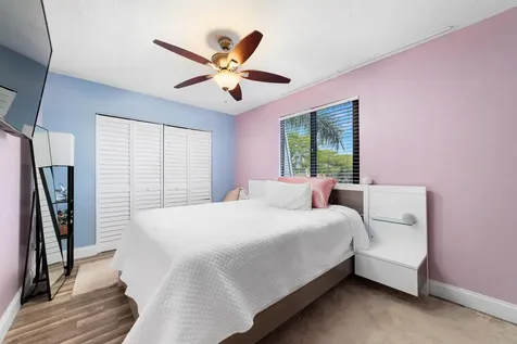 1351 NE 40th Place Oakland Park FL 33334