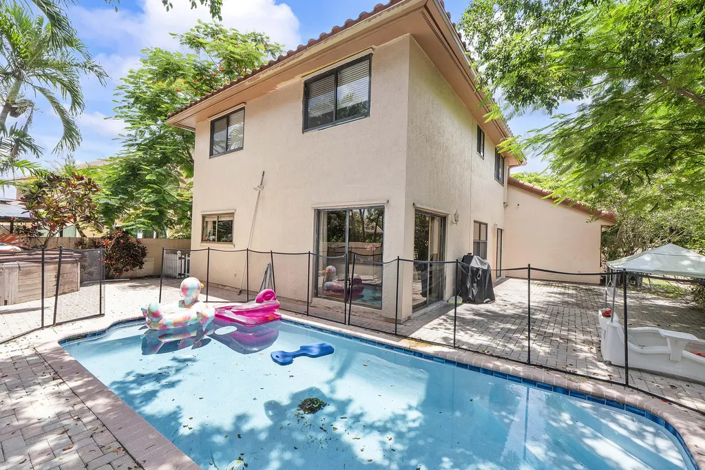 523 NW 38th Terrace Deerfield Beach FL 33442