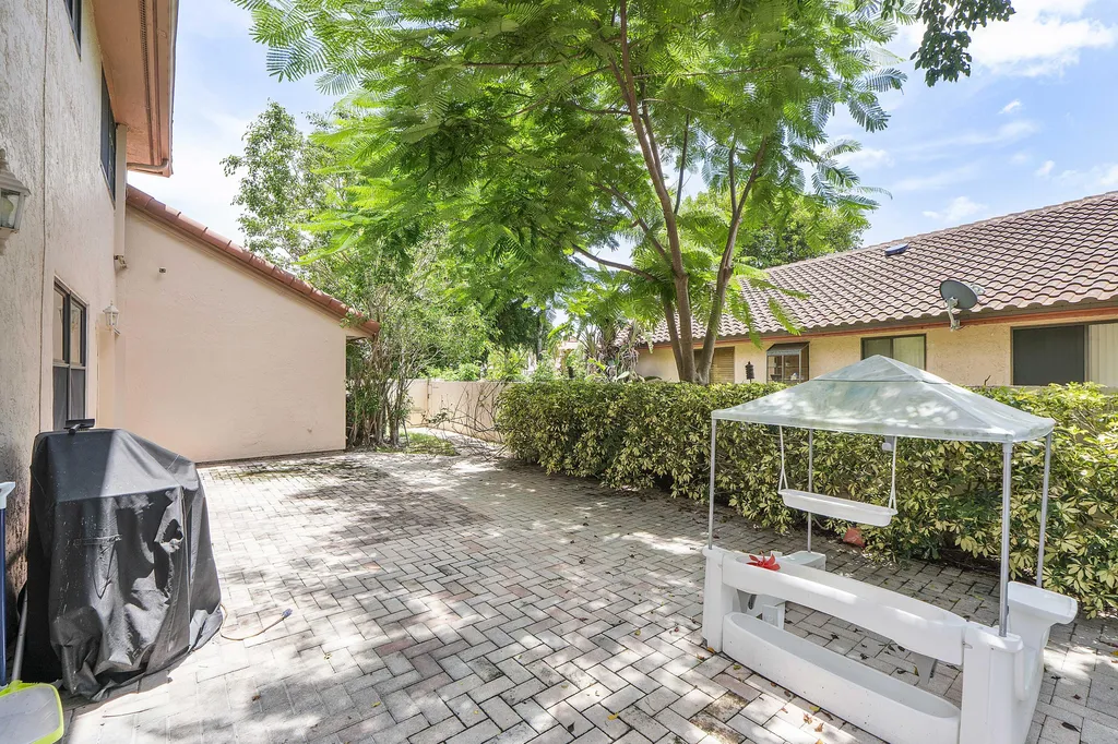 523 NW 38th Terrace Deerfield Beach FL 33442