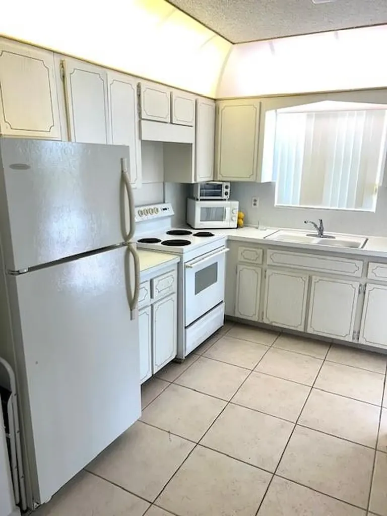 1455 N 12th Court Hollywood FL 33019