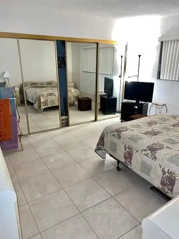 1455 N 12th Court Hollywood FL 33019