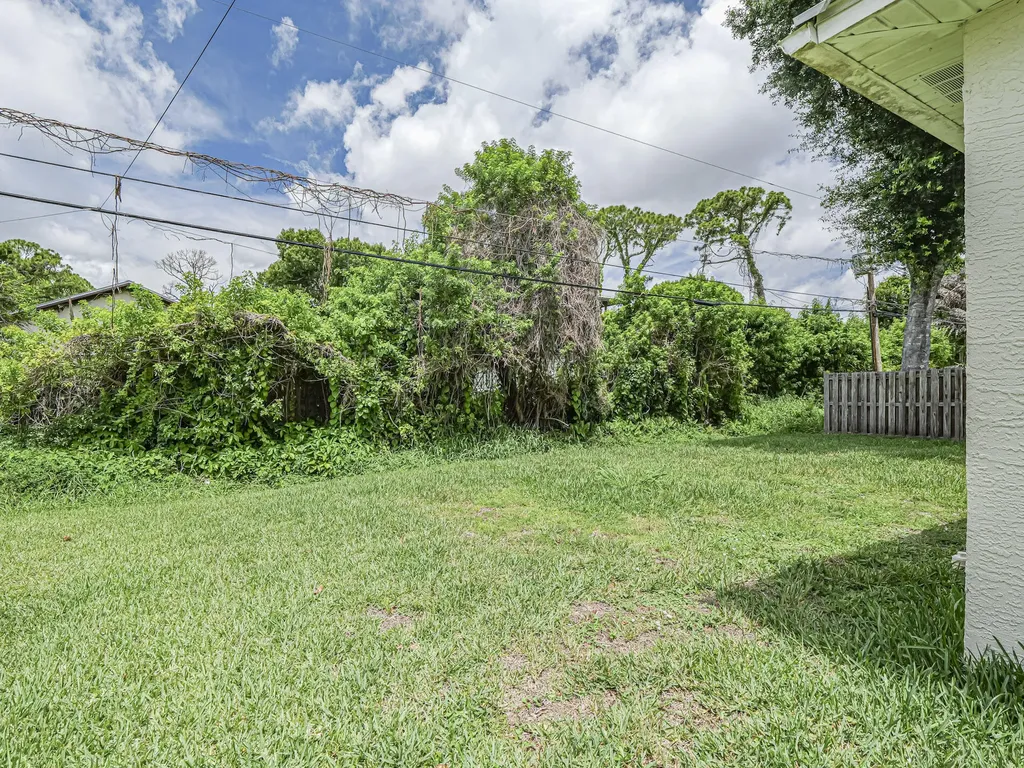 1575 17th Court SW Vero Beach FL 32962