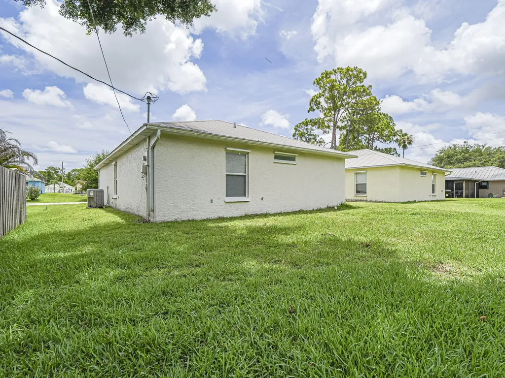 1575 17th Court SW Vero Beach FL 32962