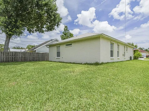1575 17th Court SW Vero Beach FL 32962