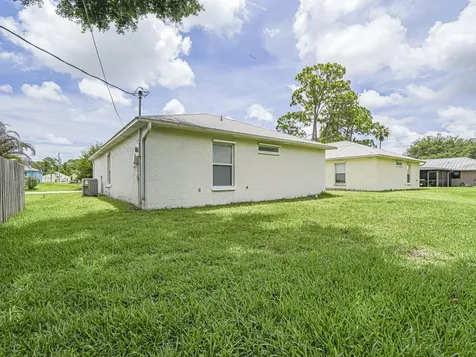 1575 17th Court SW Vero Beach FL 32962