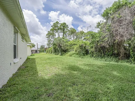 1575 17th Court SW Vero Beach FL 32962
