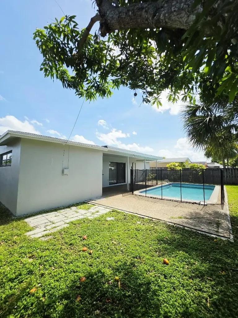 9671 NW 24th Street Sunrise FL 33322