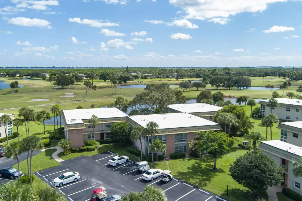 40 Vis Gardens Trail Vero Beach FL 32962