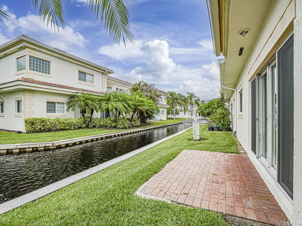 524 7th Square Vero Beach FL 32962