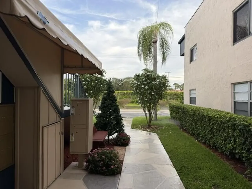 175 Flanders D Delray Beach FL 33484