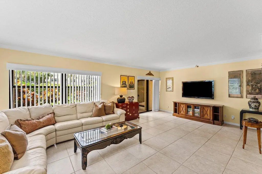 372 Golfview Road North Palm Beach FL 33408